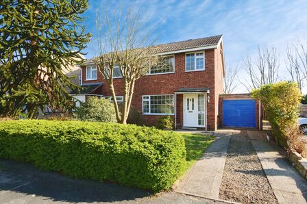 Thornhills, 3 bedroom Semi Detached House for sale, £230,000