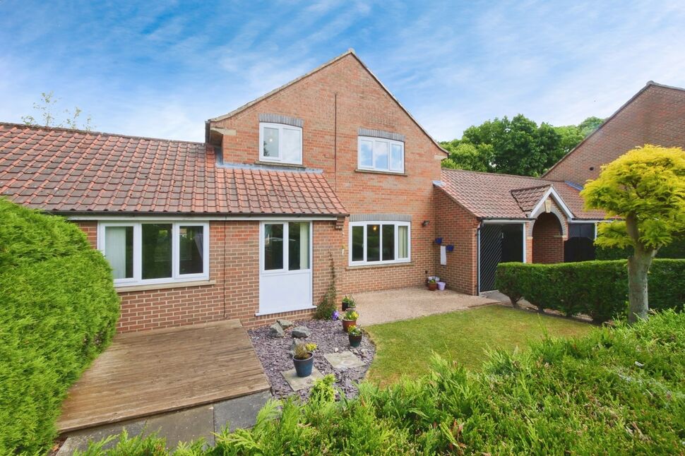 3 bedroom Link Detached House for sale
