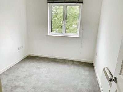 Oak Tree Court, 2 bedroom Flat to rent, &pound;1,100 pcm