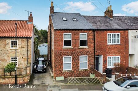 The Village, 3 bedroom End Terrace House for sale, £400,000