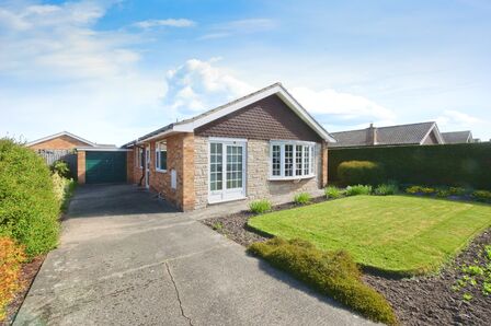 Oaken Grove, 3 bedroom Detached Bungalow for sale, £350,000