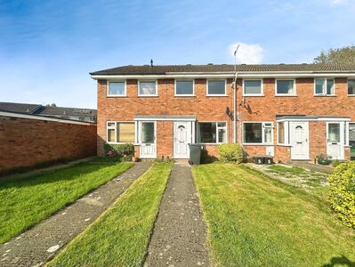 Garths End, 2 bedroom Mid Terrace House to rent, £1,075 pcm