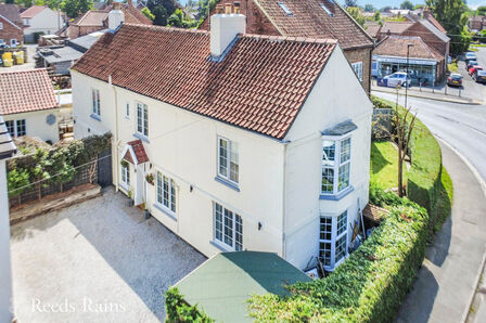 The Village, 4 bedroom Detached House for sale, £650,000