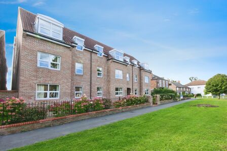The Village, 1 bedroom  Flat for sale, £92,000