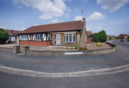 Woodleigh Close, 3 bedroom Detached Bungalow to rent, £1,600 pcm