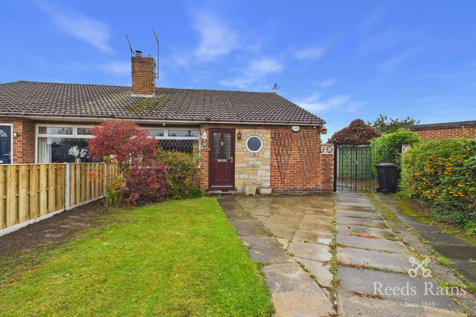 2 bedroom Semi Detached Bungalow for sale