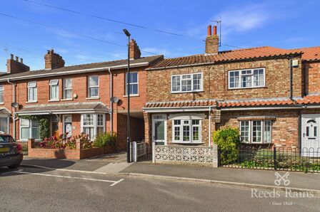 2 bedroom Mid Terrace House for sale