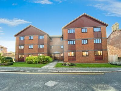Station Road, 2 bedroom  Flat to rent, £899 pcm