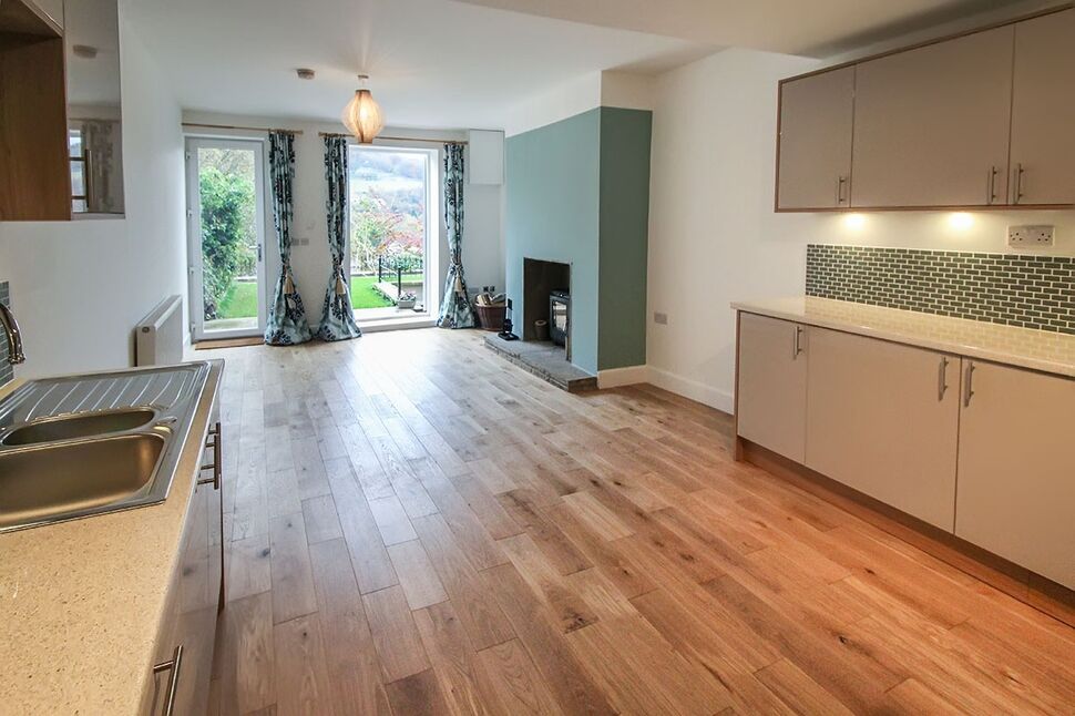 Kitchen / Dining Area