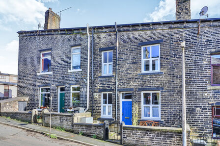 Albert Street, 2 bedroom Mid Terrace House to rent, £750 pcm