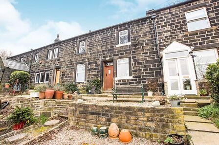 2 bedroom Mid Terrace House for sale