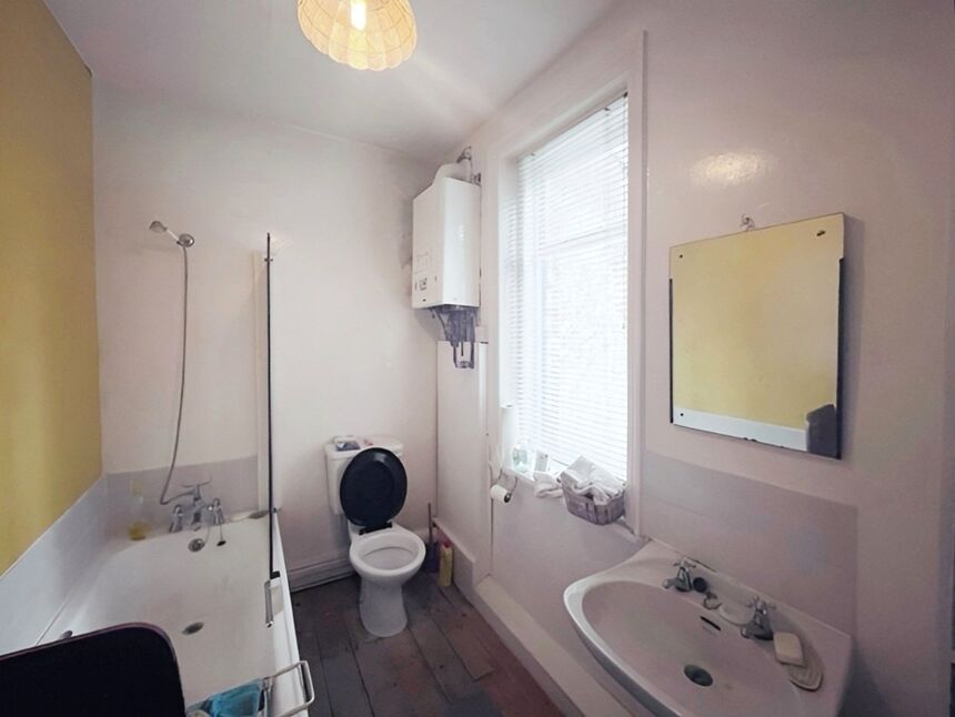 2 bedroom Mid Terrace House for sale, Burnley Road, Todmorden, OL14 £