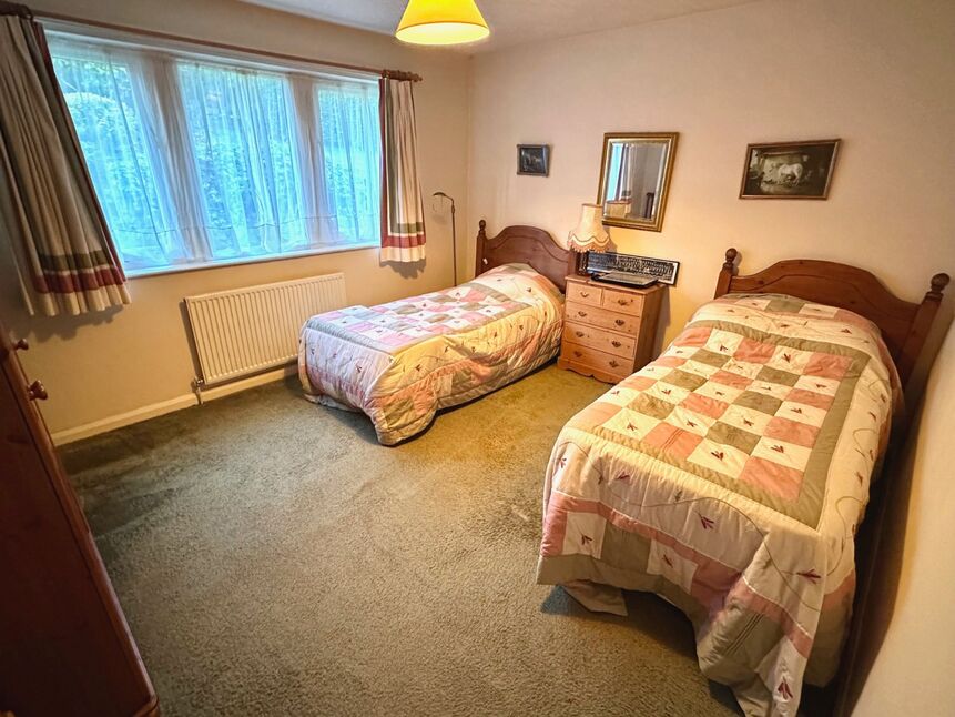 2 bedroom Detached Bungalow for sale, New Road, Luddendenfoot, HX2 £