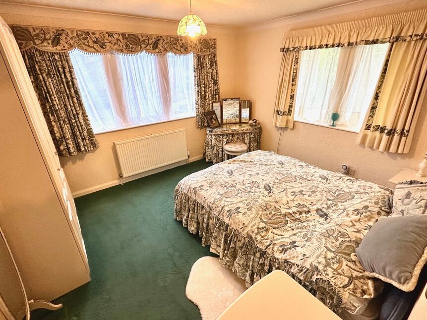 2 bedroom Detached Bungalow for sale, New Road, Luddendenfoot, HX2 £