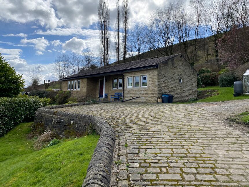 2 bedroom Detached Bungalow for sale, New Road, Luddendenfoot, HX2 £