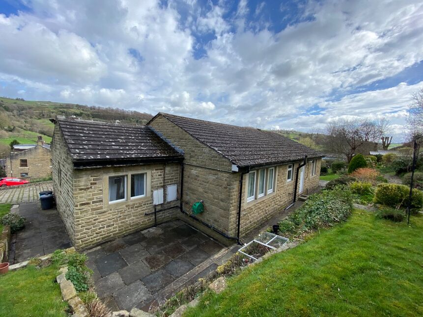 2 bedroom Detached Bungalow for sale, New Road, Luddendenfoot, HX2 £