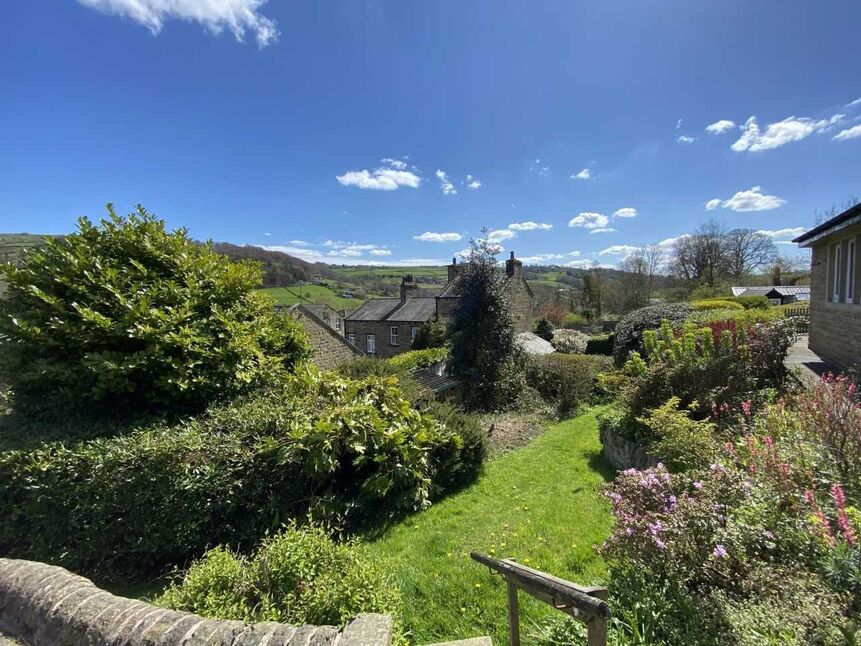 2 bedroom Detached Bungalow for sale, New Road, Luddendenfoot, HX2 £