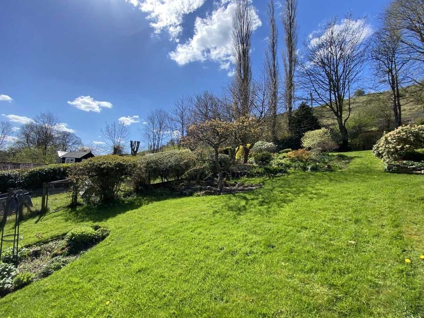 2 bedroom Detached Bungalow for sale, New Road, Luddendenfoot, HX2 £