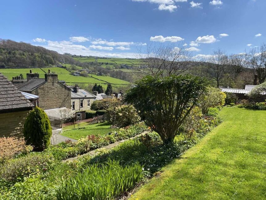 2 bedroom Detached Bungalow for sale, New Road, Luddendenfoot, HX2 £