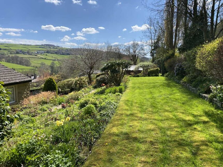 2 bedroom Detached Bungalow for sale, New Road, Luddendenfoot, HX2 £