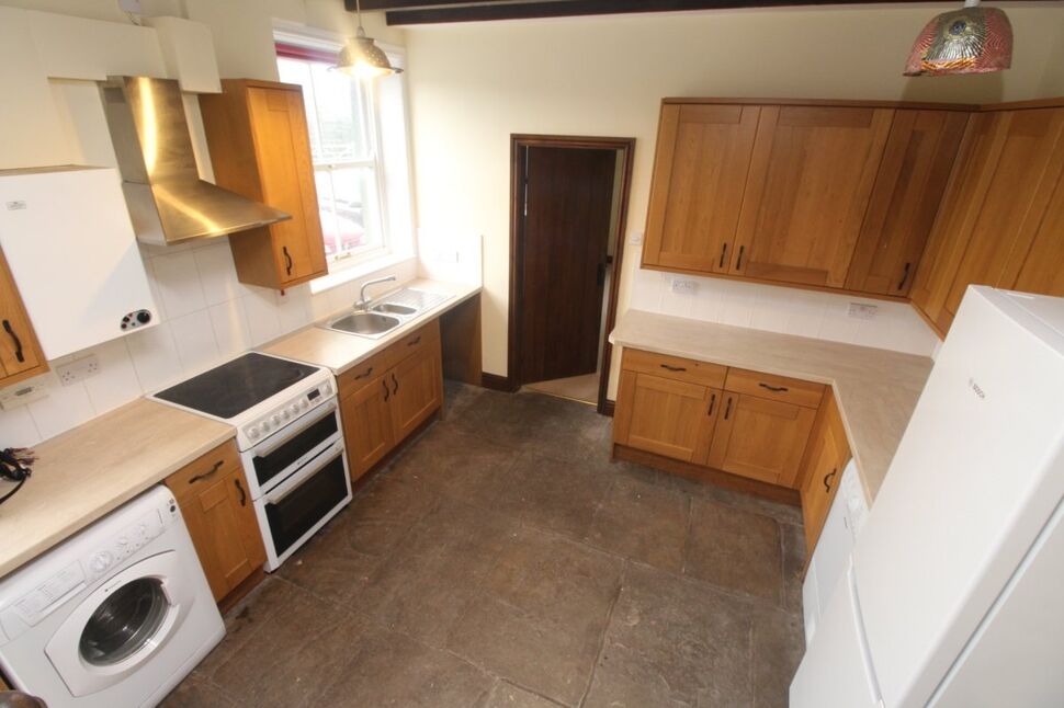 2 bedroom End Terrace Property to rent, Stones Lane, Todmorden, OL14