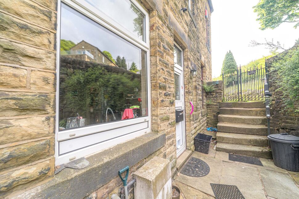 4 bedroom Semi Detached House for sale, Jumps Road, Todmorden, OL14 £