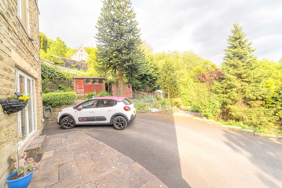 4 bedroom Semi Detached House for sale, Jumps Road, Todmorden, OL14 £