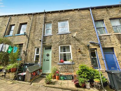 2 bedroom Mid Terrace House for sale