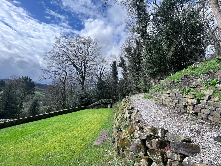 5 bedroom Detached House for sale, Luddendenfoot, Halifax, HX2 £650,000