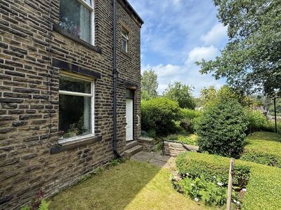3 bedroom Mid Terrace House for sale