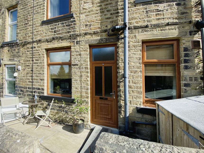 2 bedroom Mid Terrace House for sale, Queen Street, Mytholmroyd, HX7