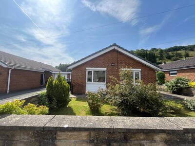 3 bedroom Link Detached Bungalow to rent