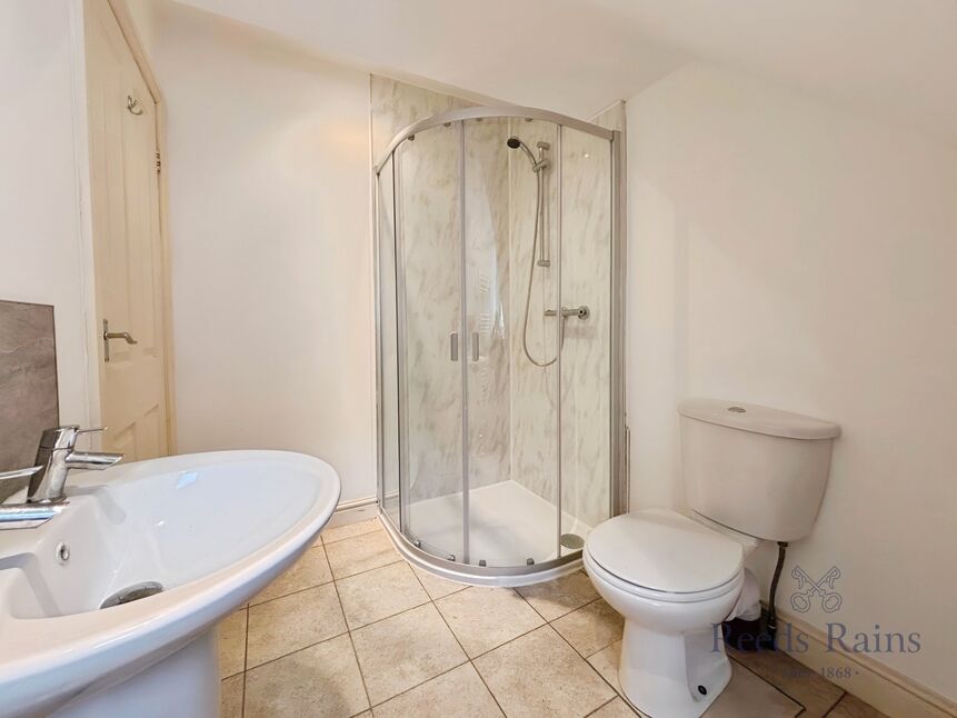 Garage / Annex Bathroom