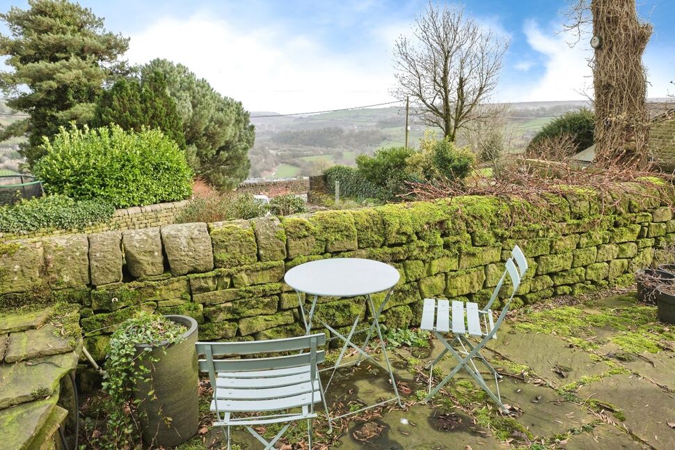 3 bedroom End Terrace House for sale, Boulderclough, Sowerby Bridge