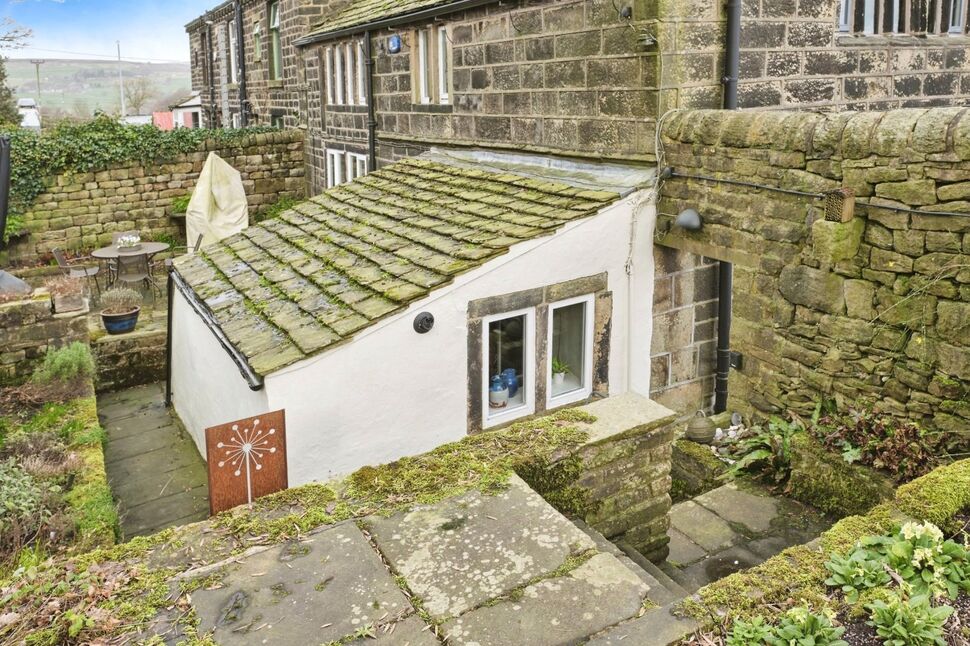 3 bedroom End Terrace House for sale, Boulderclough, Sowerby Bridge