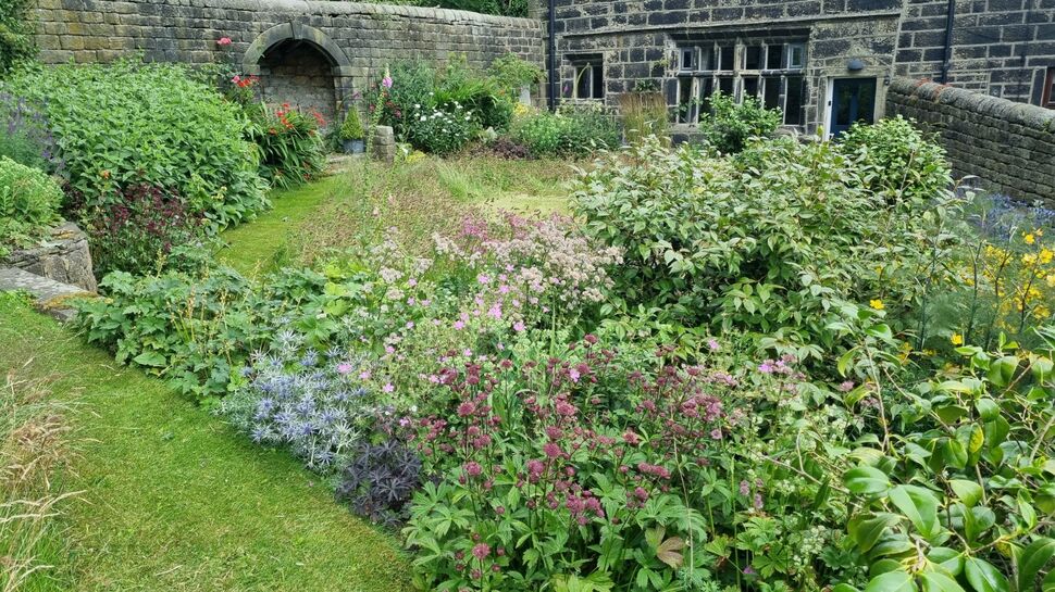 3 bedroom End Terrace House for sale, Boulderclough, Sowerby Bridge