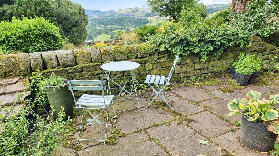 3 bedroom End Terrace House for sale, Boulderclough, Sowerby Bridge