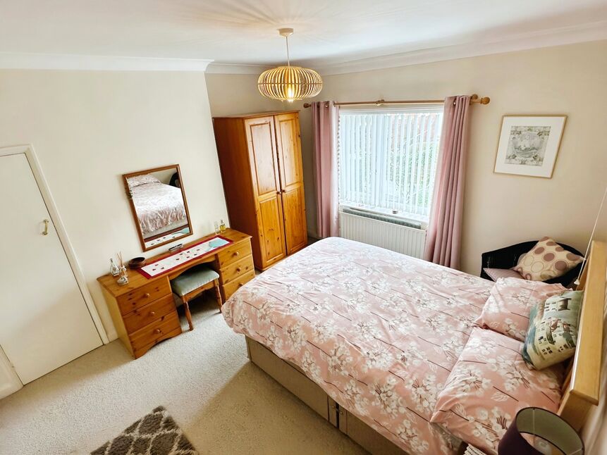 3 bedroom Mid Terrace House for sale, Caldene Avenue, Mytholmroyd, HX7