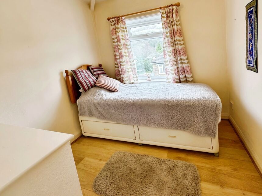 3 bedroom Mid Terrace House for sale, Caldene Avenue, Mytholmroyd, HX7