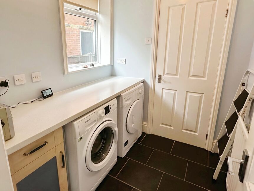 3 bedroom Mid Terrace House for sale, Caldene Avenue, Mytholmroyd, HX7