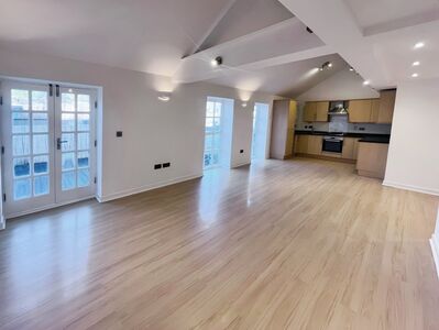 Hebble End, 2 bedroom  Flat for sale, £310,000