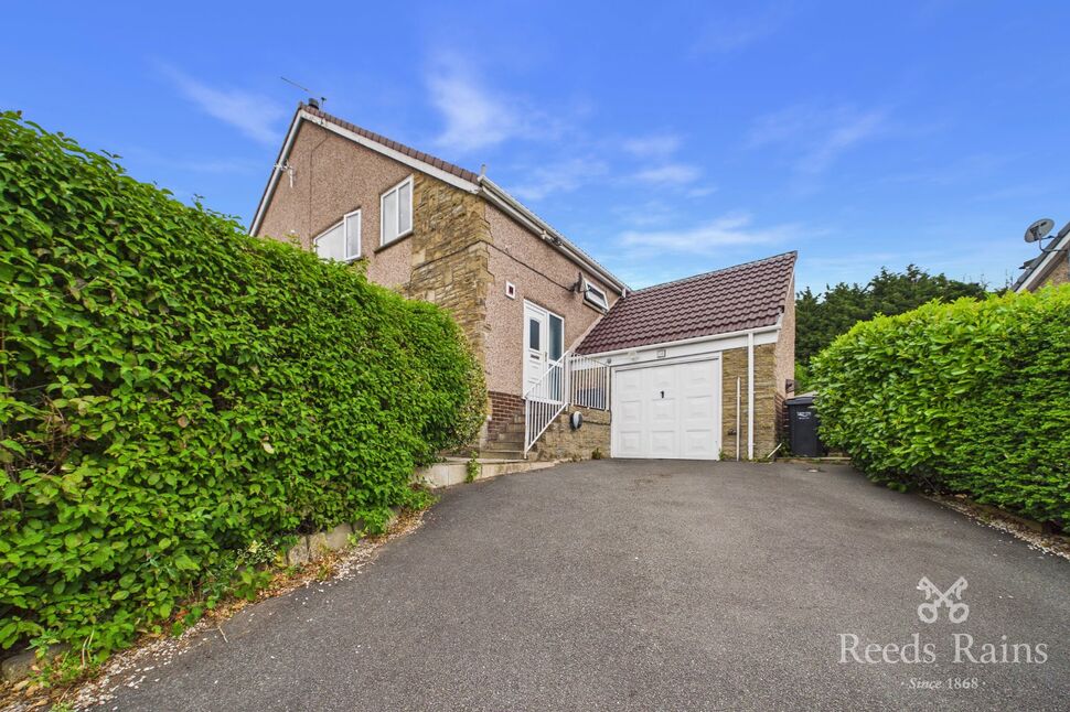Main image of 4 bedroom Semi Detached House for sale, Kershaw Crescent, Luddendenfoot, Halifax, HX2