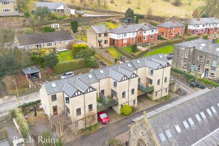 Palace House Road, 3 bedroom Mid Terrace House for sale, £270,000