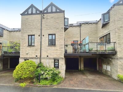 Palace House Road, 3 bedroom Mid Terrace House for sale, £270,000