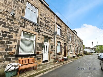 3 bedroom Mid Terrace House for sale
