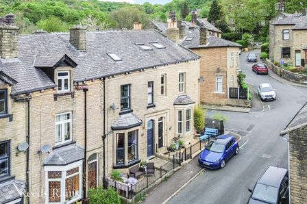4 bedroom Mid Terrace House for sale