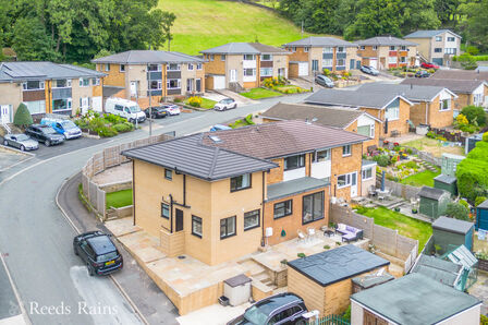 5 bedroom Semi Detached House for sale