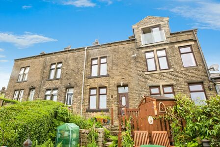 2 bedroom Mid Terrace House for sale