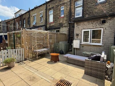 3 bedroom Mid Terrace House for sale