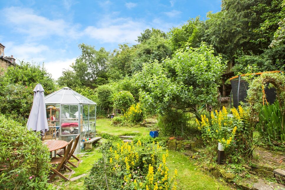 3 bedroom Mid Terrace House for sale